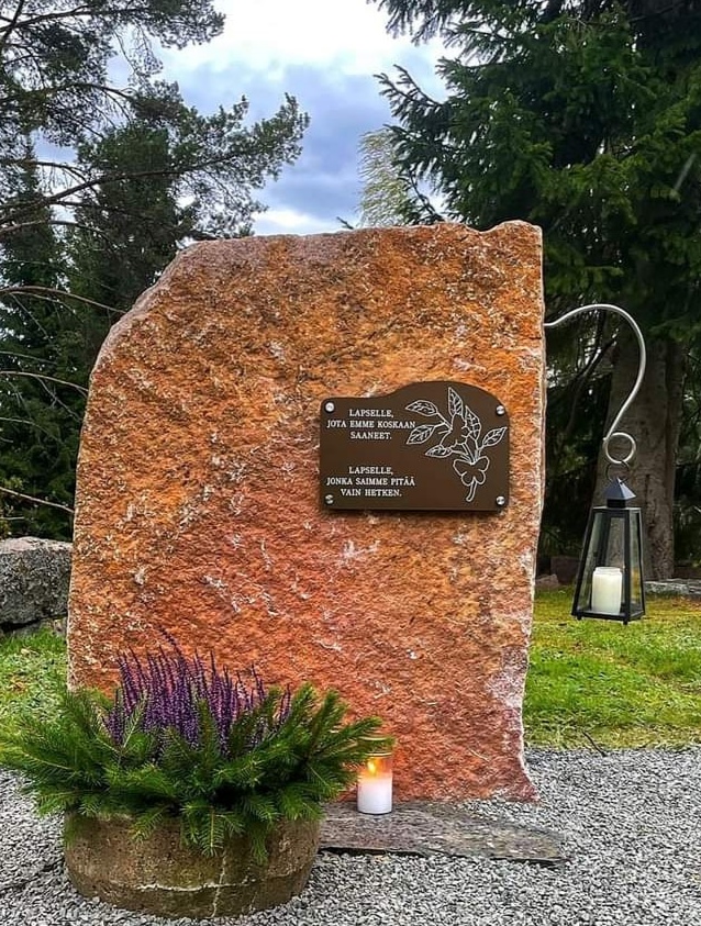 Tyhjän sylin muistomerrki.jpg